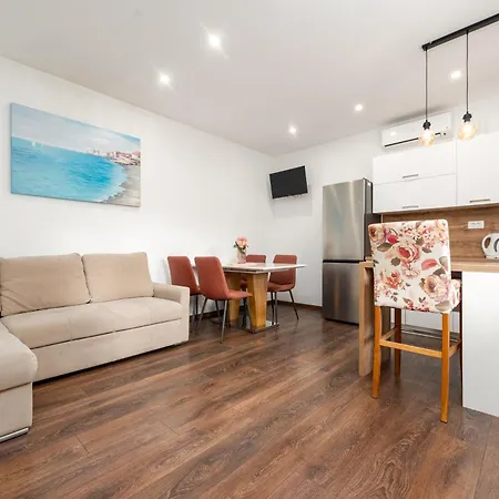 Apartment Julia In Biograd Weißenburg