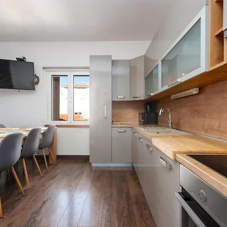 Apartment Julia In Biograd