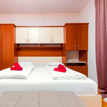 Julia In Biograd Apartament *