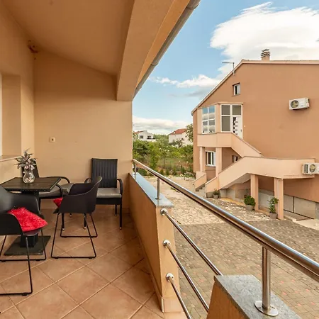 Apartment Julia In Biograd *