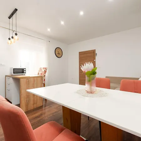 Julia In Biograd Appartement