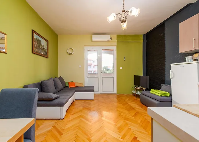Apartment Julia In Biograd Weißenburg